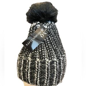 NWT chunky Tweed pompom hat with faux fur topper